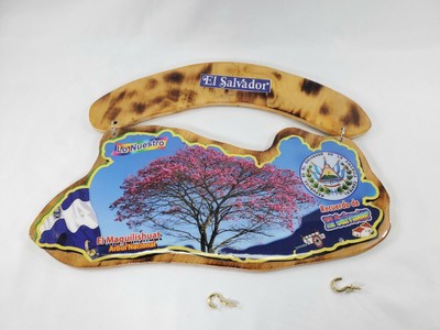 El Salvador Wooden Map Key Holder, Colgadero de llaves De Madera Artesanal 11''×8
