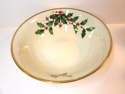 LENOX CHRISTMAS HOLLY BERRIES 9 1/2