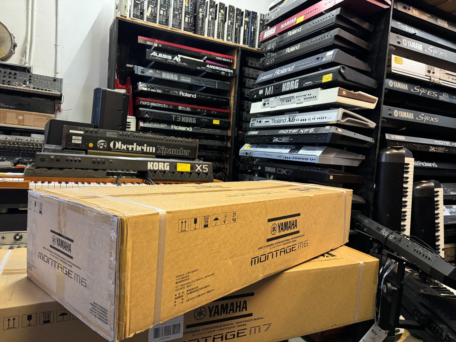 Yamaha Montage M6 61-Key 16-Voice Synthesizer Keyboard 2023 Yamaha Montage M6 61-Key 16-Voice Synthesizer Keyboard 2023
