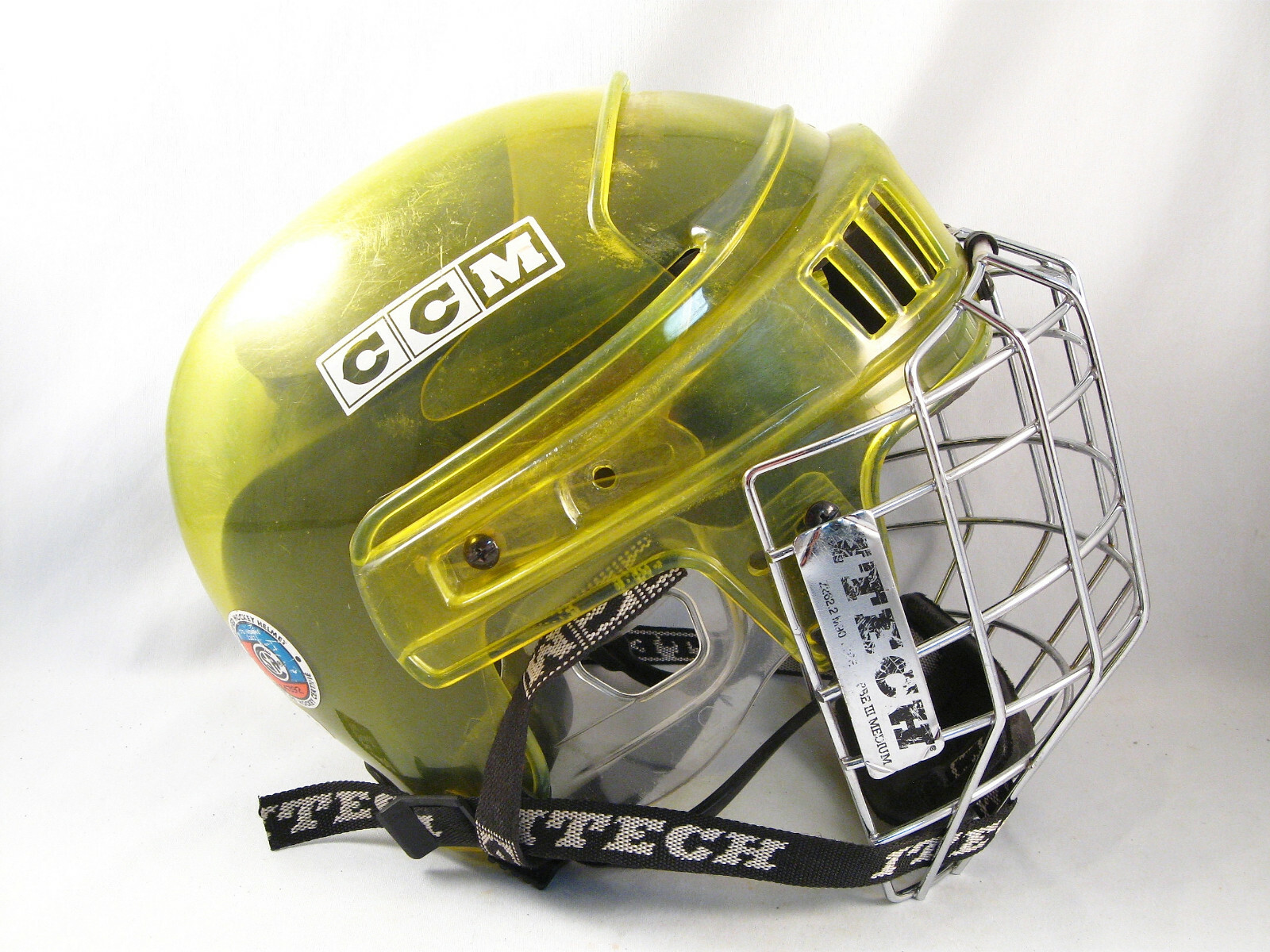 Старый хоккейный шлем ccm