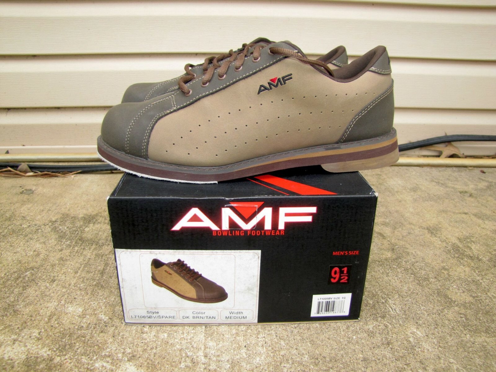 Men's AMF bowling shoes, NIB,  Size 9.5M.  Only worn TWICE.