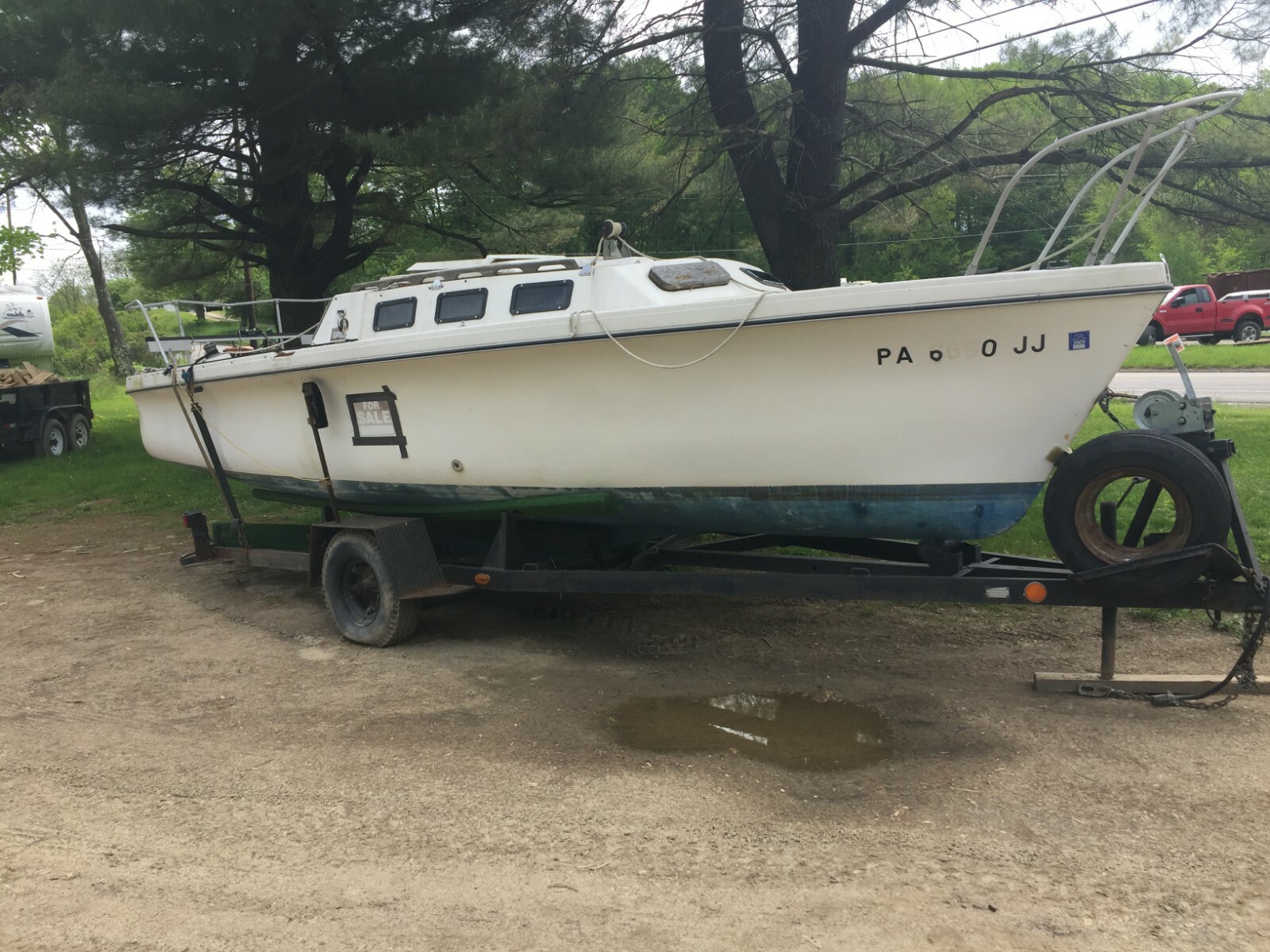 Rhodes 22 Sailboat - Restoration Project - With Trailer - LOCAL PICK UP ONLY