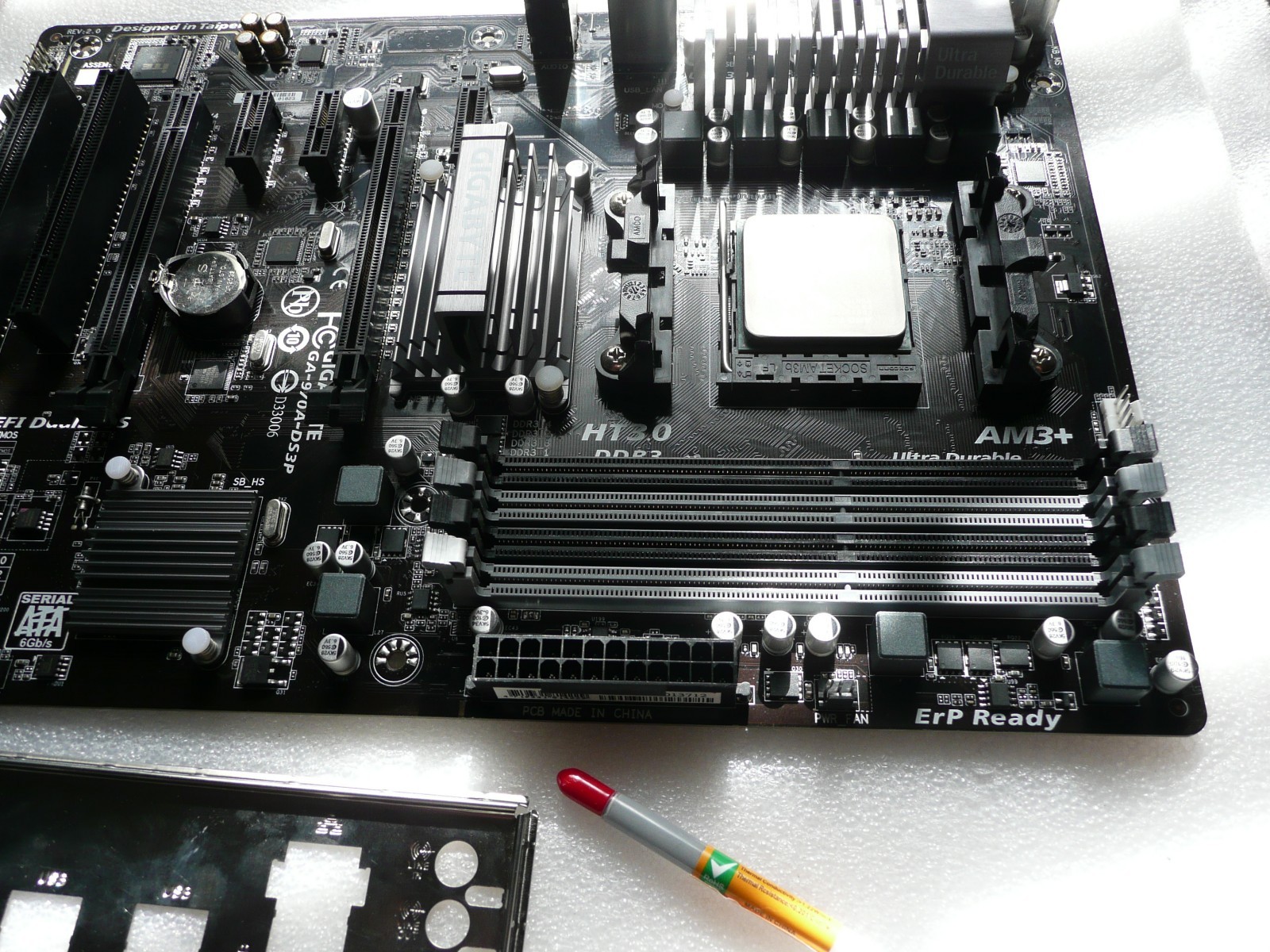 GIGABYTE GA-970A-DS3P AMD Motherboard Combo w/ FX 8350 4.0 - 4.2 GHz CPU