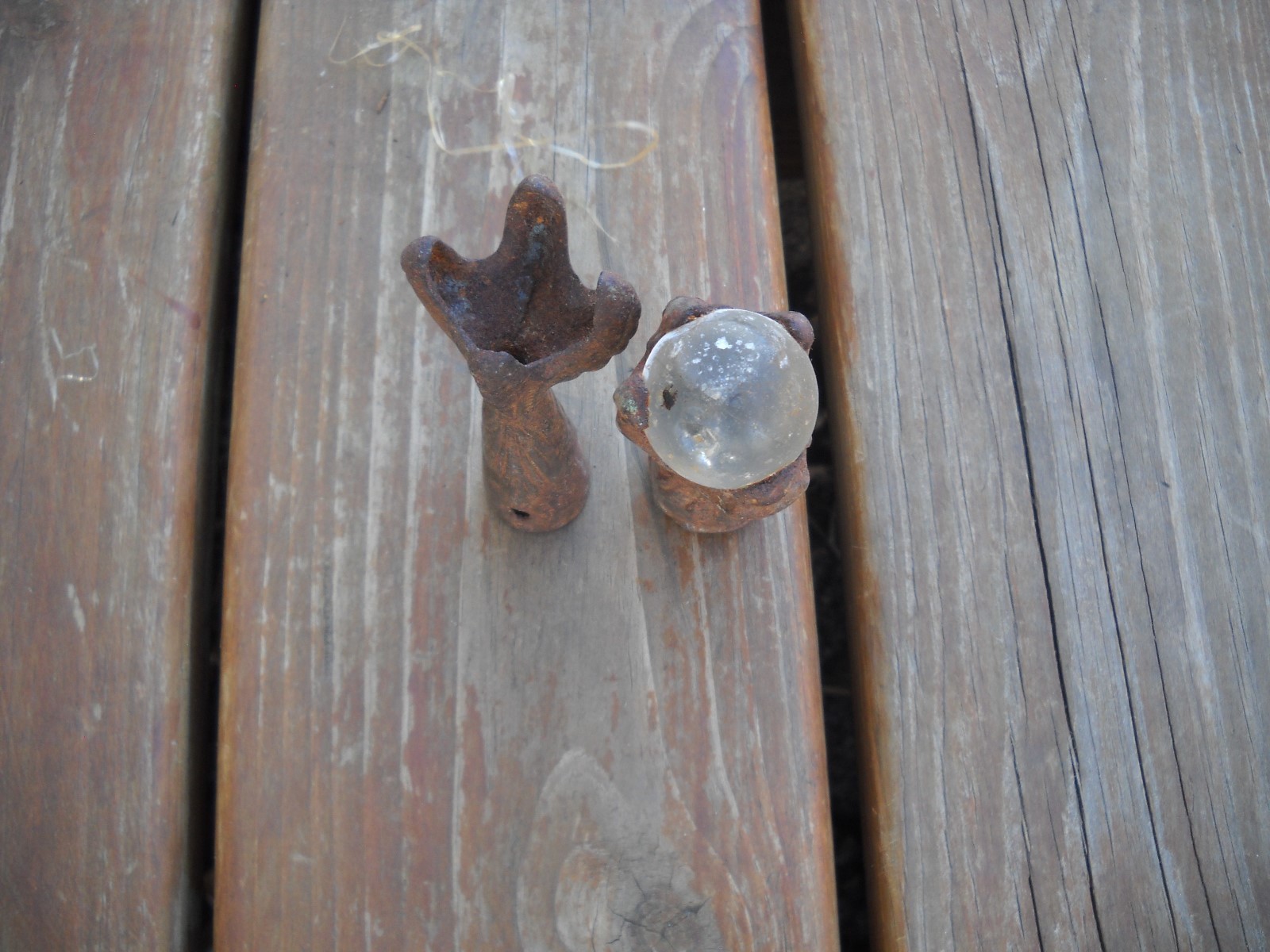 VINTAGE CAST IRON METAL DECORATIVE CLAWS