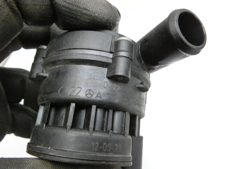 Mercedes W176 A200 12-15 1,6 115KW Umwelzpumpe Heizung Pumpe Mercedes W176 A200 12-15 05.11.2012 A2048350364... Vorschau 5