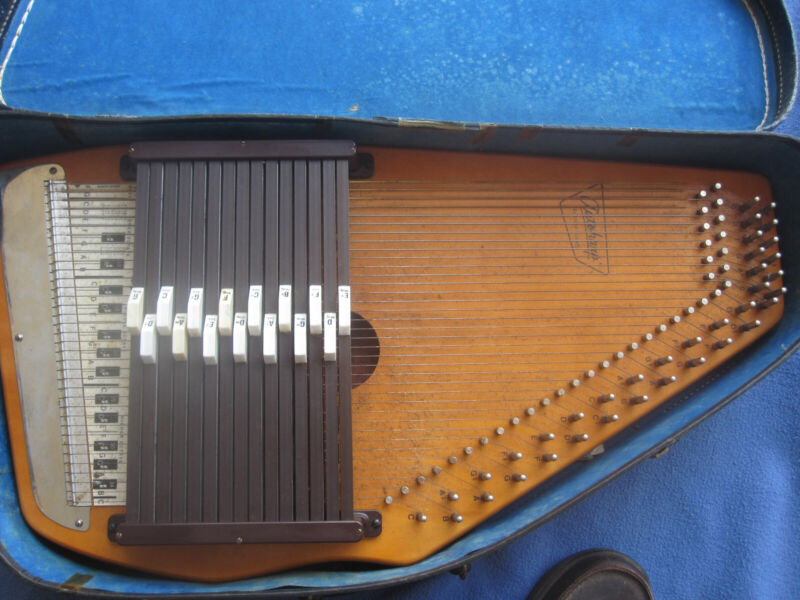 Oscar Schmidt Autoharp 15 Chord 36 String with Case, Solid Wood Works well