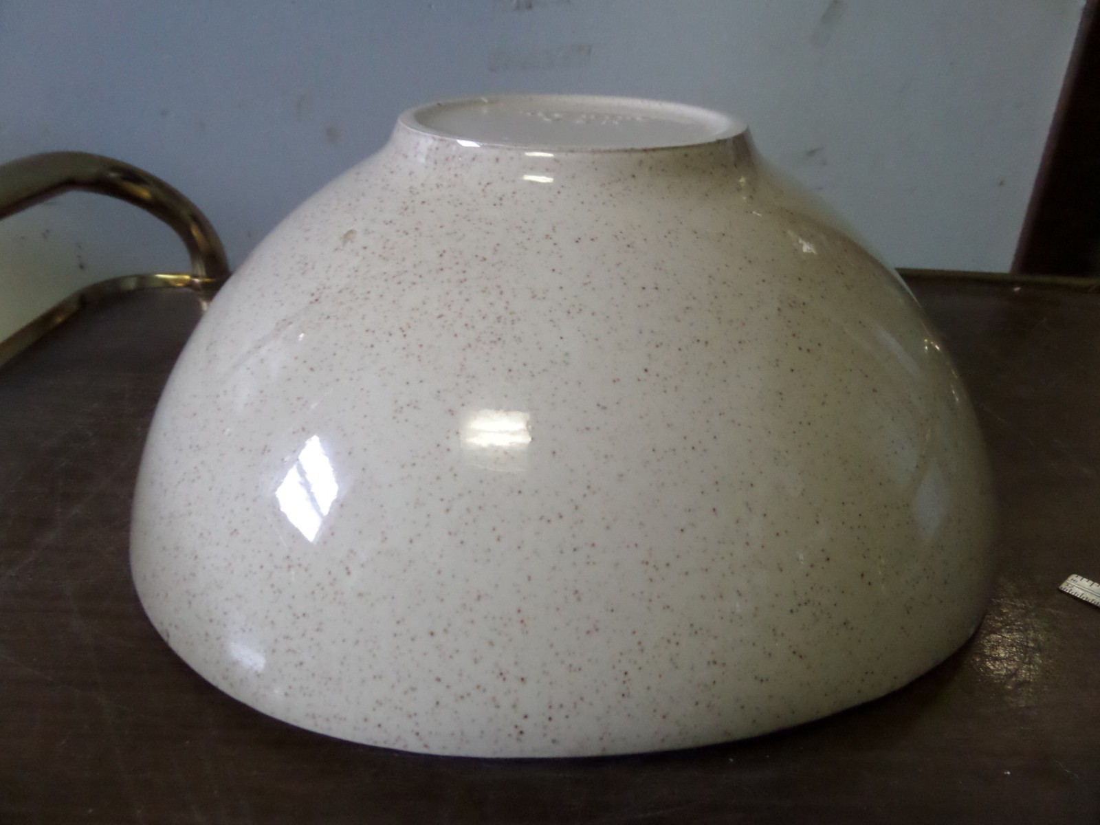 Red Wing Pottery Tan Ivory Speckled Flecked Serving Bowl 12