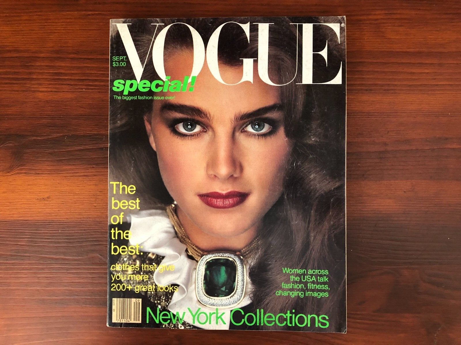 女性情報誌 Vogue Mexico Magazine September 2021 Melissa Barrera covers Vogue Mexico September 2021 by Emma