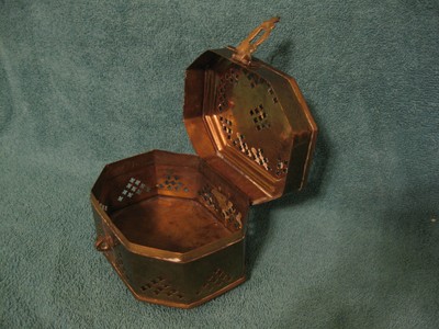 Vintage Brass Cricket Box/Trinket Box (S962)