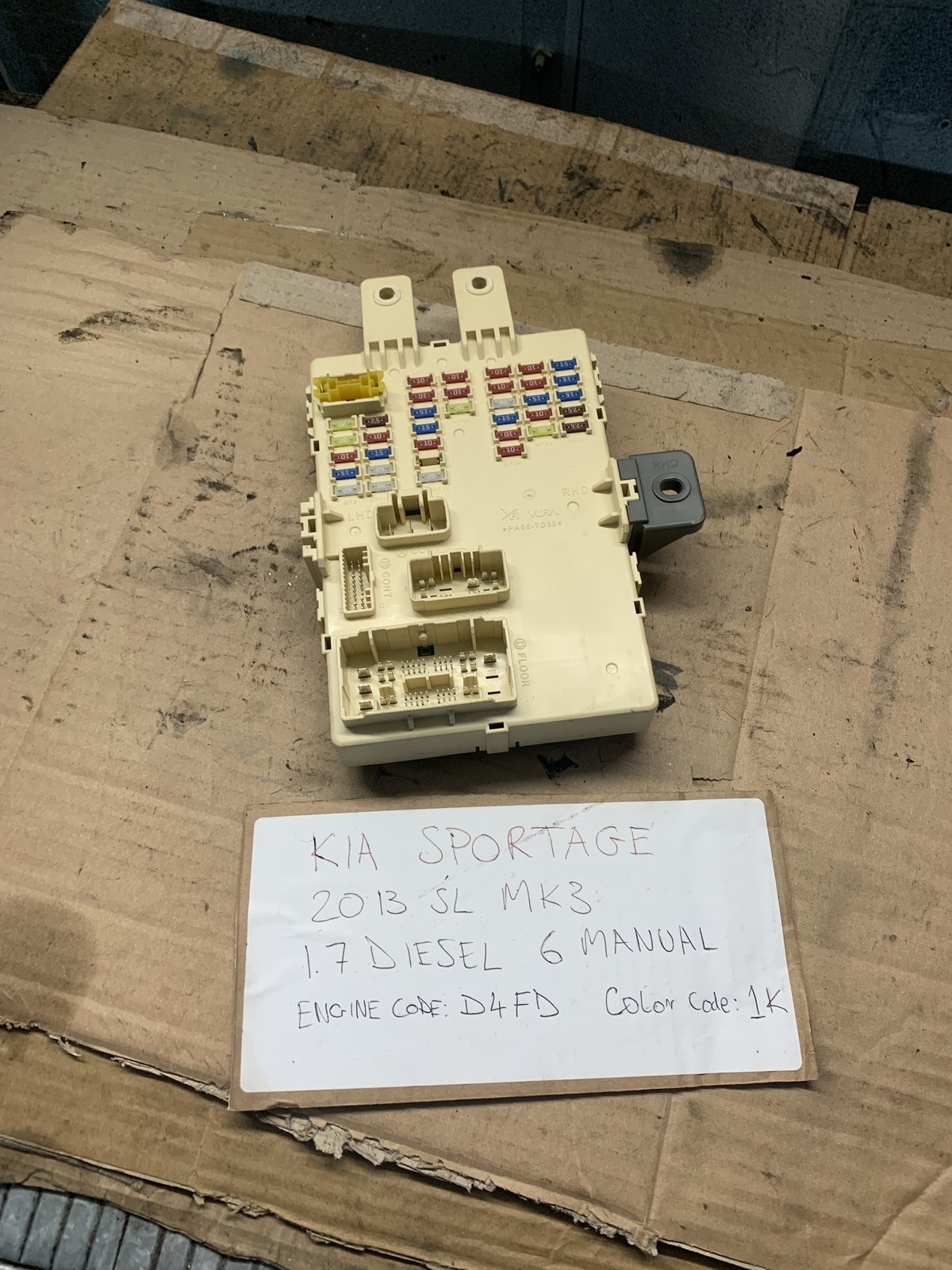 KIA Sportage SL Mk3 2013 1.7 Diesel D4FD Fuse Box Module 91950-3W040