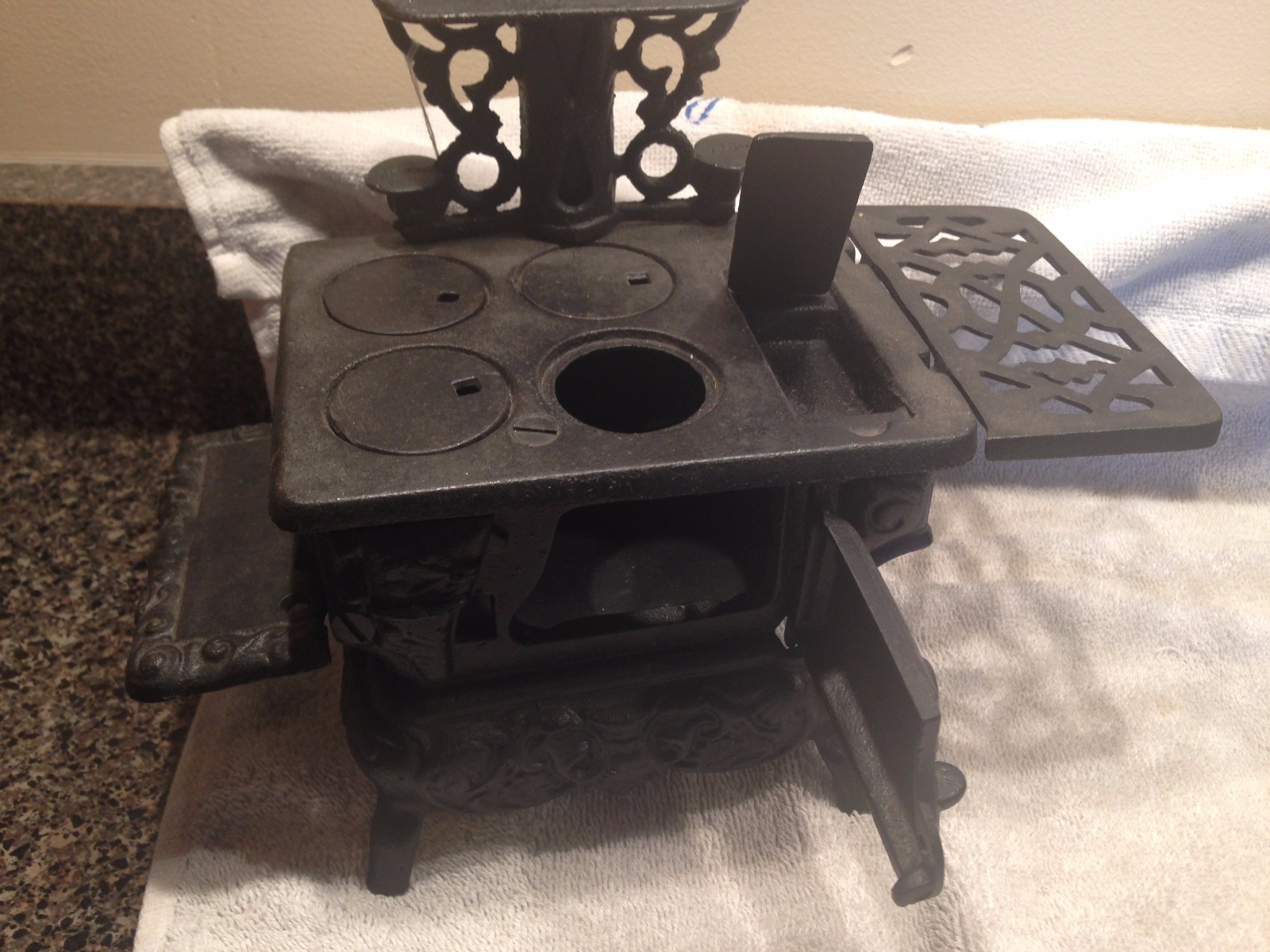 ANTIQUE CRESCENT CAST IRON WOOD STOVE - SALESMAN SAMPLE -TOY