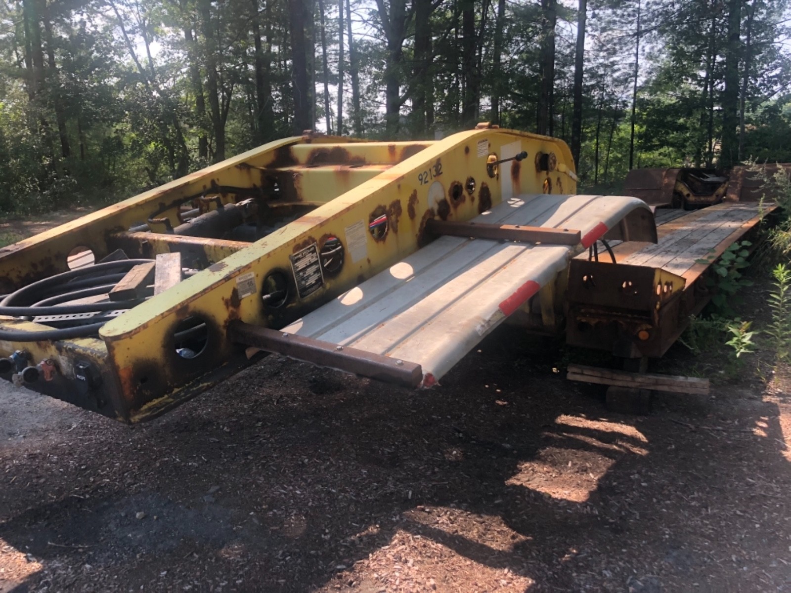 2004 FONTAINE 50 TON Lowboy  Tri Axle Trailer 8.5' Wide 26' Well