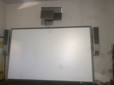 Smart board SB685 With UX60 Projector And Speakers