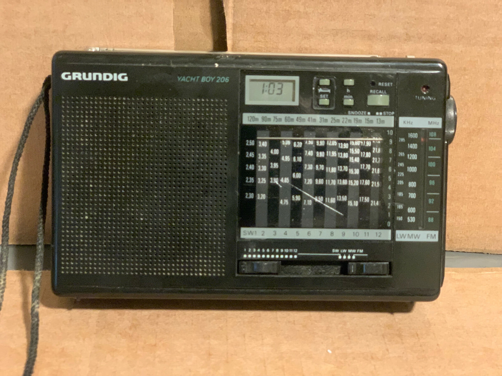 【希少／使用歴2回】GRUNDIG社製ラジオ YACHT BOY P2000 Grundig Yacht Boy World Receiver YB-P2000 Design By F.A.