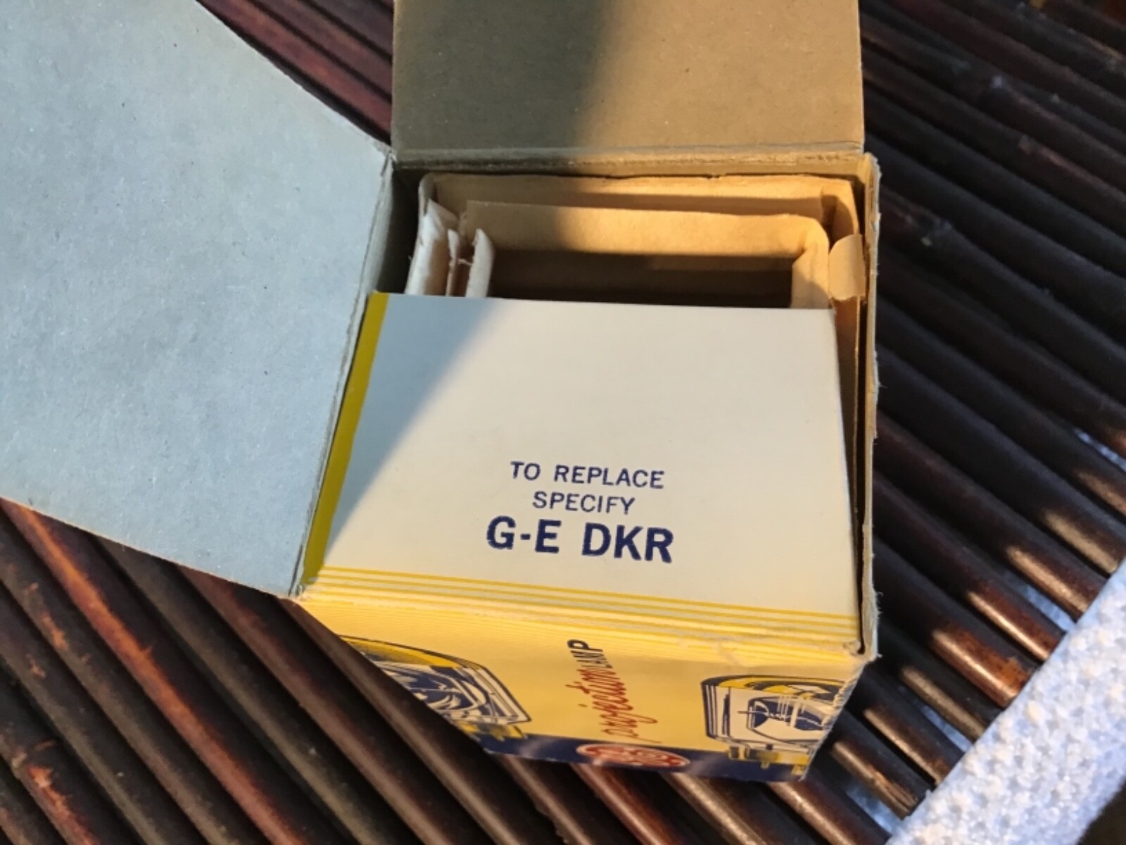 GE DKR Projector Bulb Lamp, 21V, 150W, NOS in Box