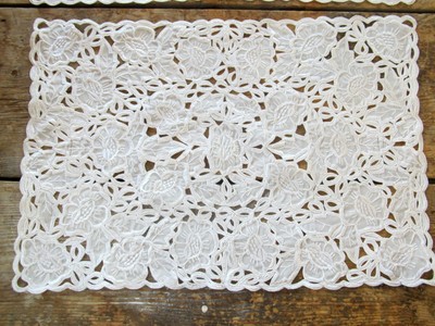 SET OF 2 CUT WORK EMBROIDERED ECRU FLOWER DESIGN PLACEMATS