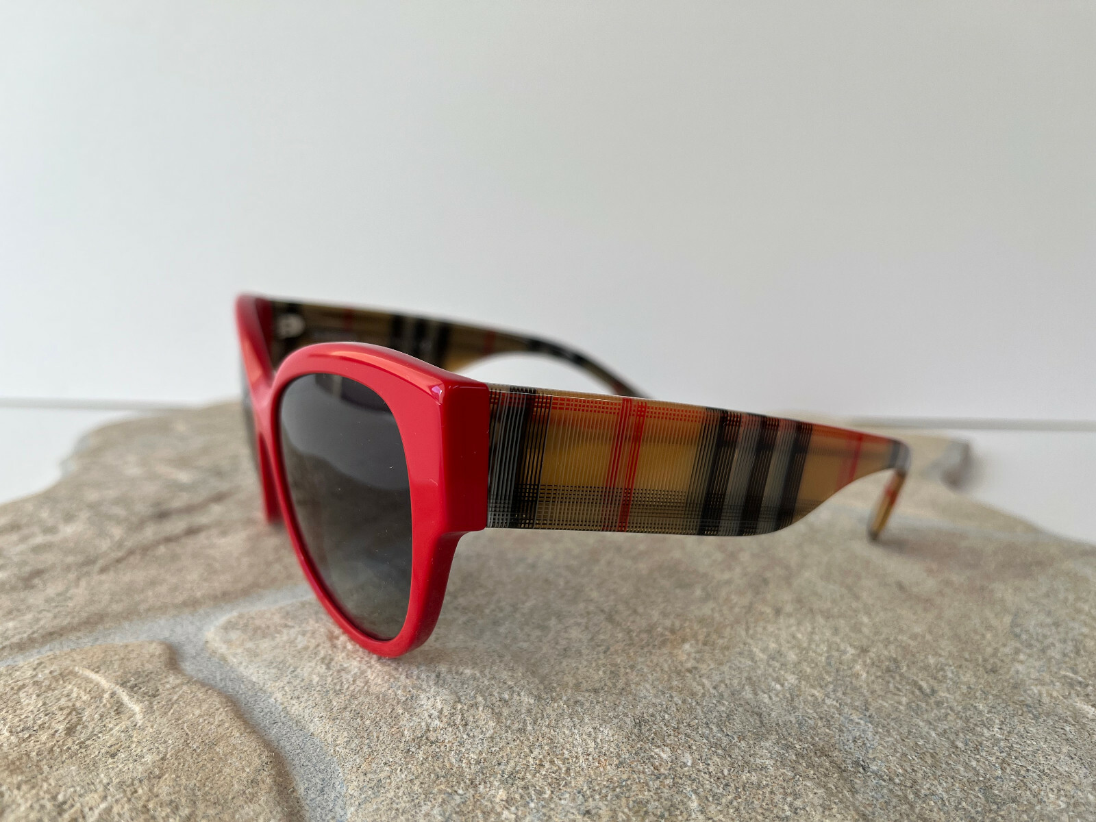 Pre-owned Burberry 4294 Sunglasses Color Cherry Red 38148g In Grey Gradient