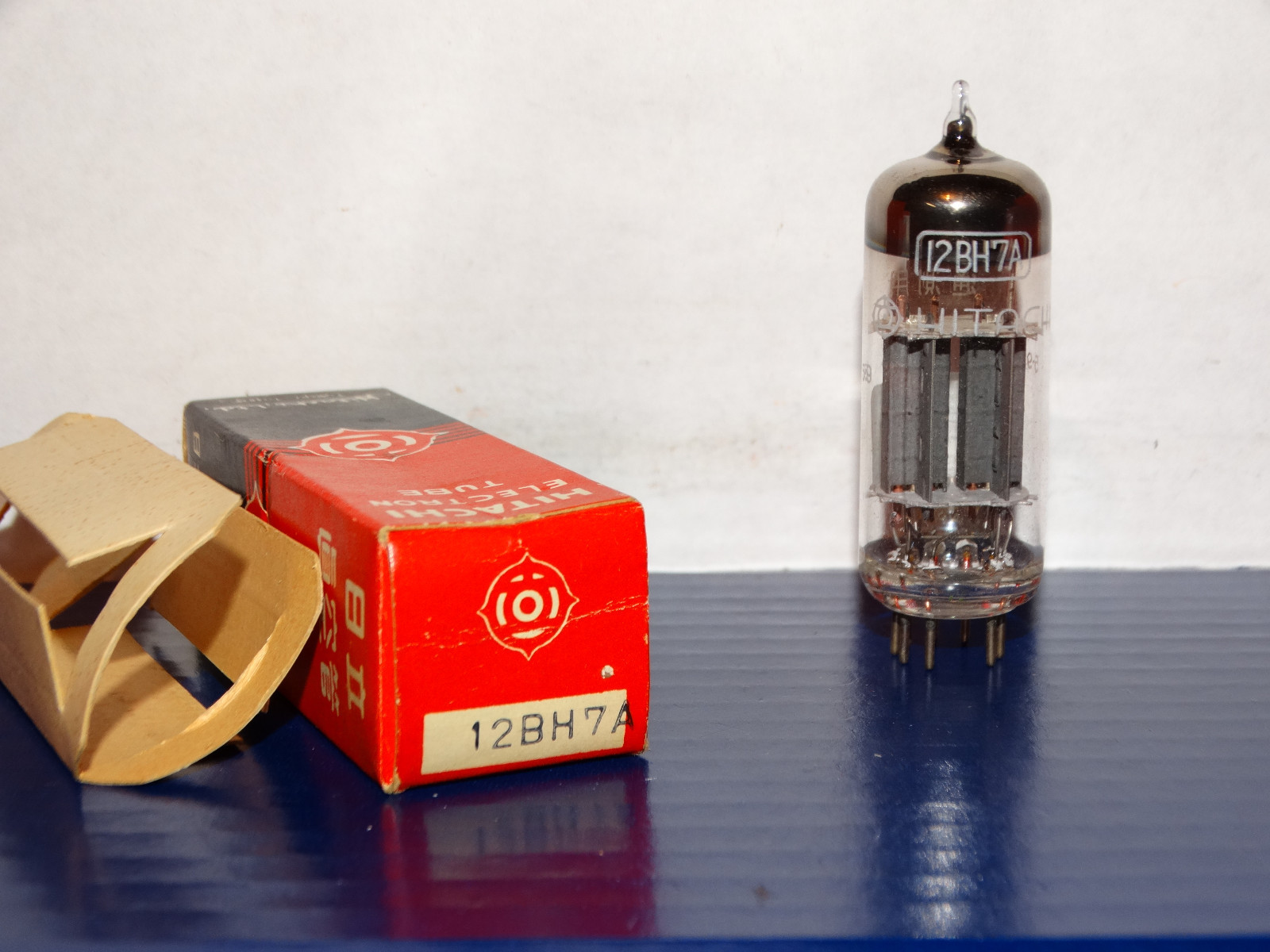 日立 真空管 12BH7A RCA 真空管 12BH7A 未使用に近い 2本セット RCA