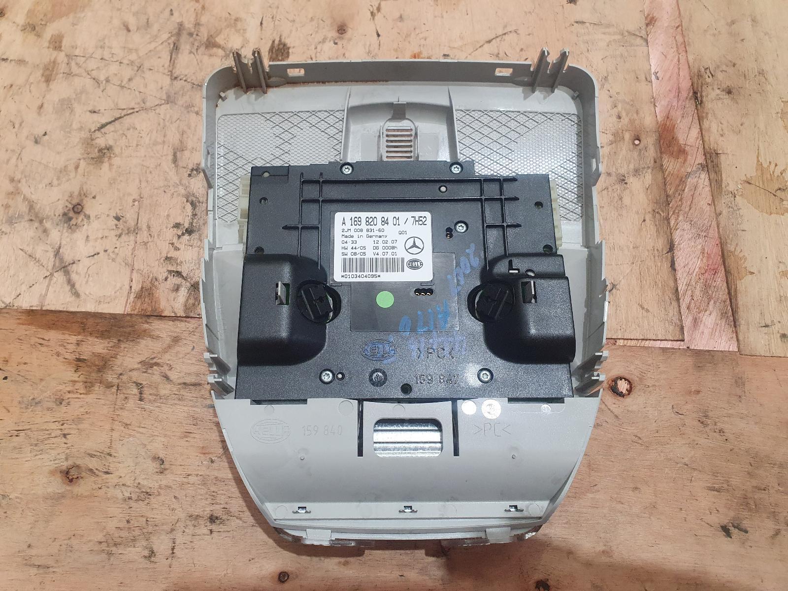 2007 A Class MERCEDES W169 FRONT COURTESY LIGHT 05/05-08/12 A1698208401 image 5
