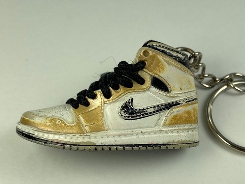 NIKE KEYNUTS フィギュア 箱あり 3D Sneaker Keychain- Nike SB Dunk Low Off-White University
