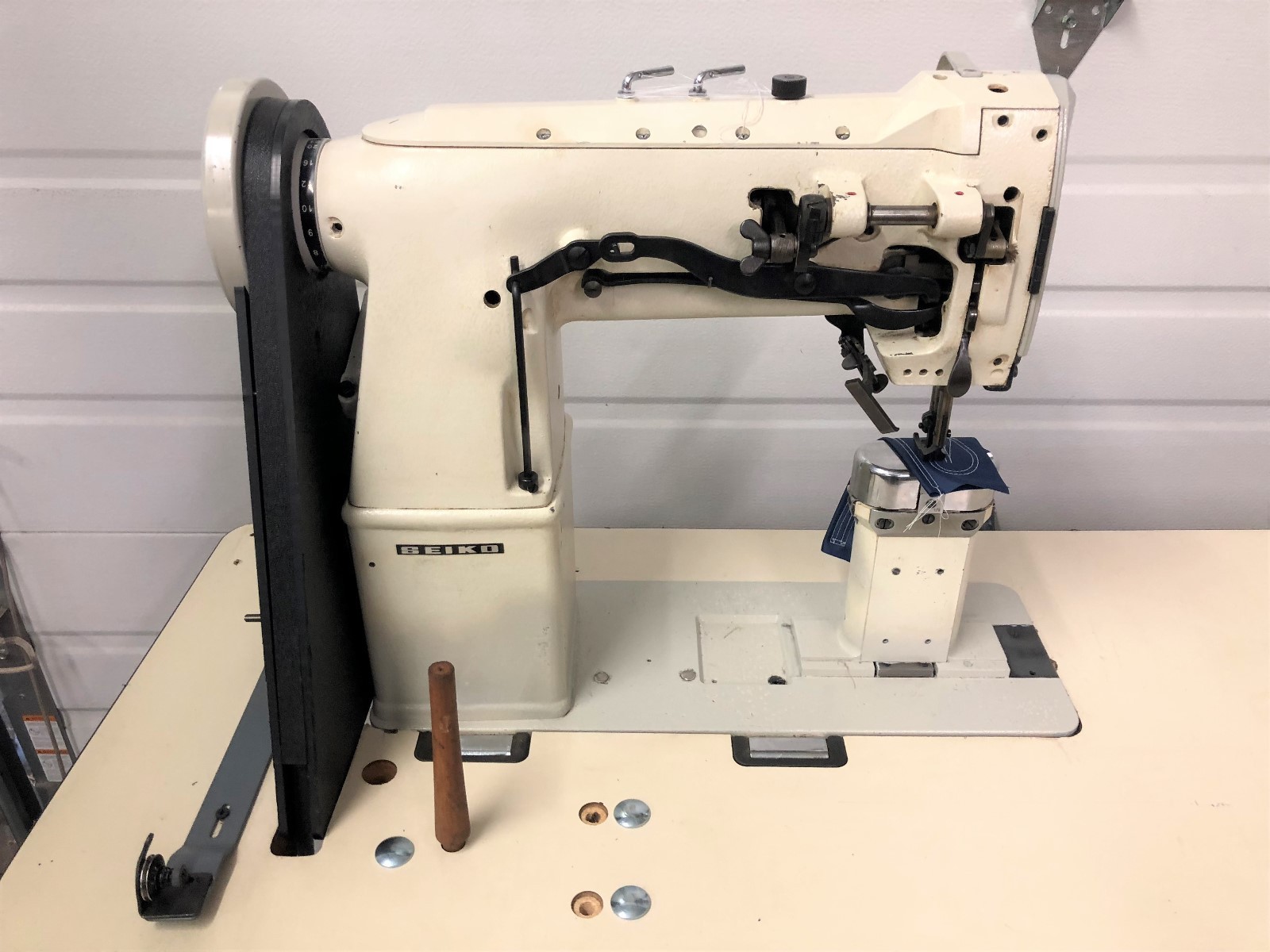 SEIKO LPW-28BL 2 NEEDLE WALKING FOOT  1/8 110V SERVO INDUSTRIAL SEWING MACHINE