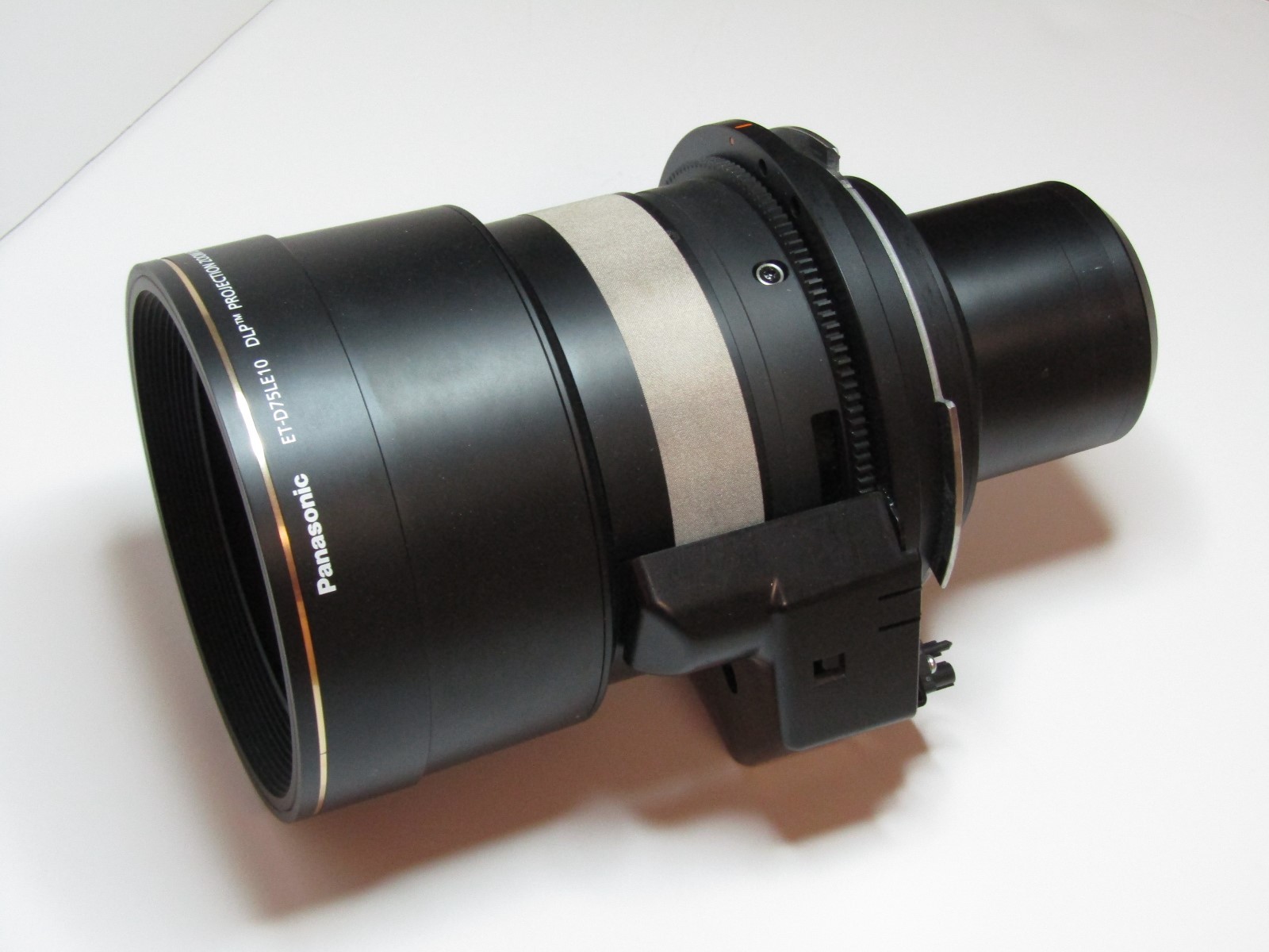 PANASONIC ET-D75LE10 ETD75LE10 Short Throw Projector Lens Focal Length 27.4 - 35