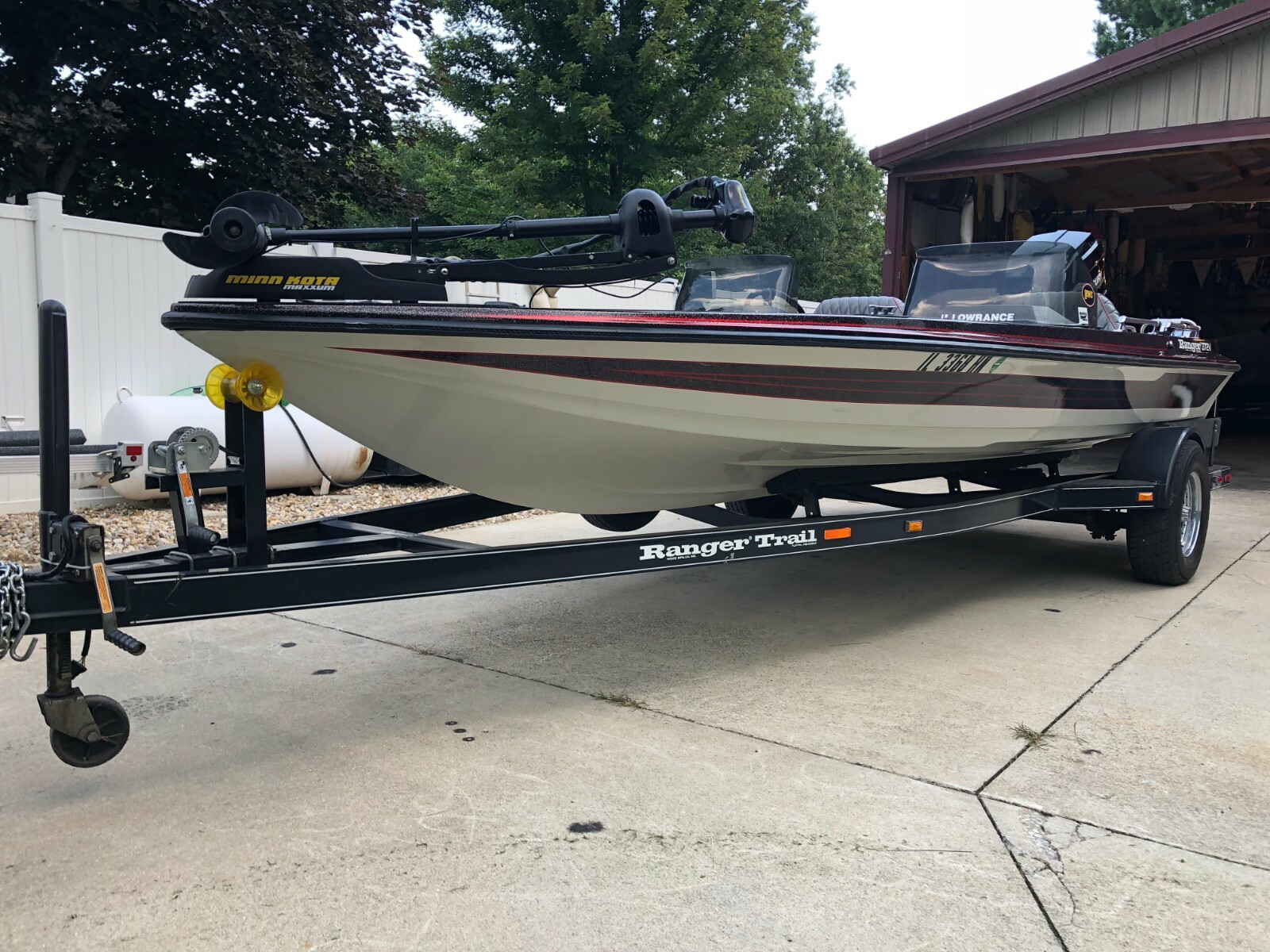 1993 372V Ranger Apache Boat