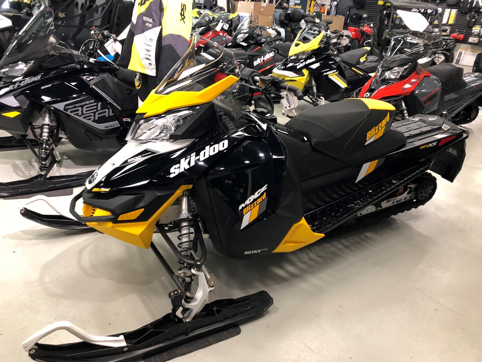 skidoo mxz blizzard 1200 4-tec e.s