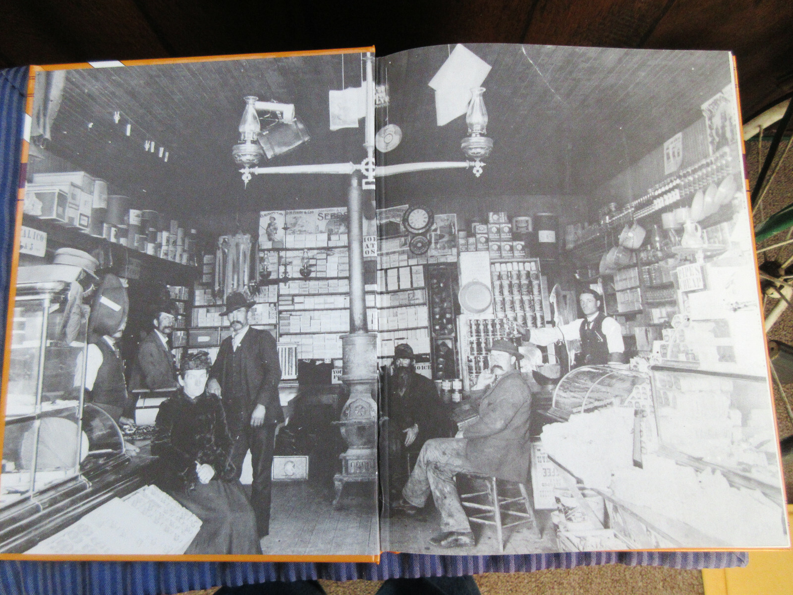 A VINTAGE GENERAL STORE IDENTIFICATION & VALUE GUIDE COLLECTOR'S BOOK