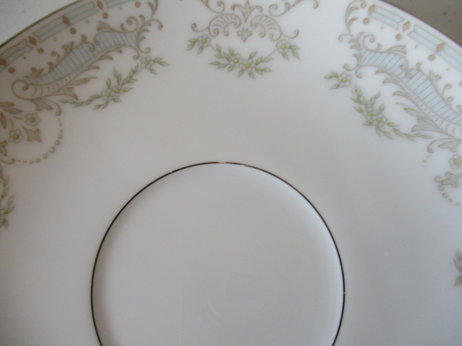 4 Mikasa Peyton 5509 Footed Cups & Saucers