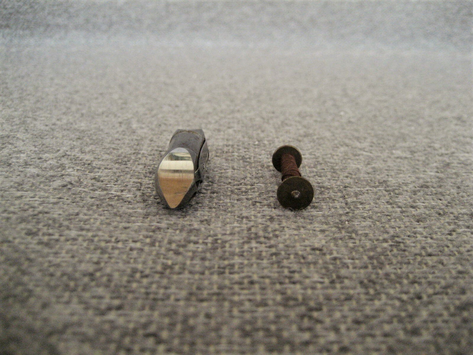 ANTIQUE VINTAGE BULLET SHUTTLE & BOBBIN FOR SEWING MACHINE FREE SHIPPING