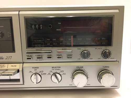 Vintage Realistic AM/FM Cassette Clock Radio, Chronosette-237 Mint
