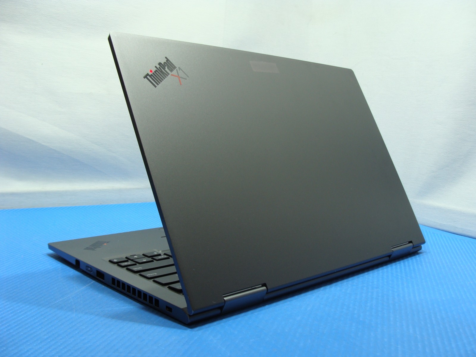 Lenovo ThinkPad X1 Yoga Gen 4 14" QHD Touch i7-10510U 16GB 512GB SSD - Thumbnail 4