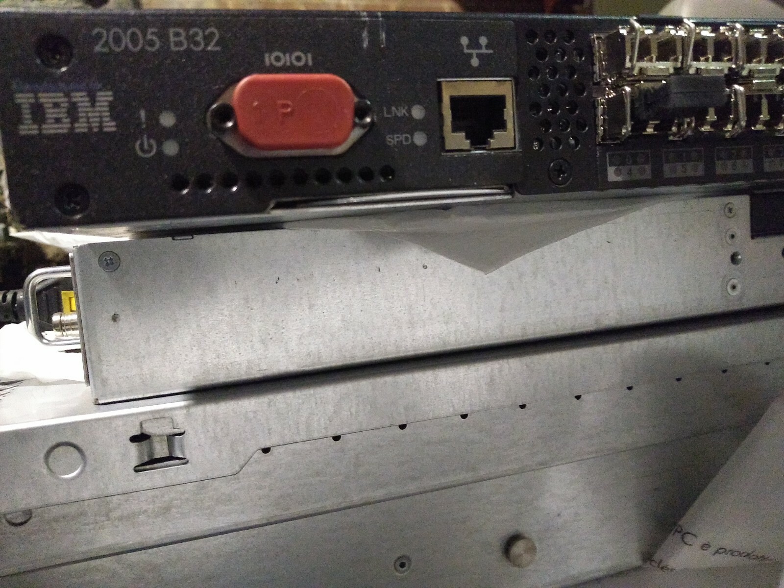 2005-B32 IBM TotalStorage 16 Ports Active 4GB San Switch