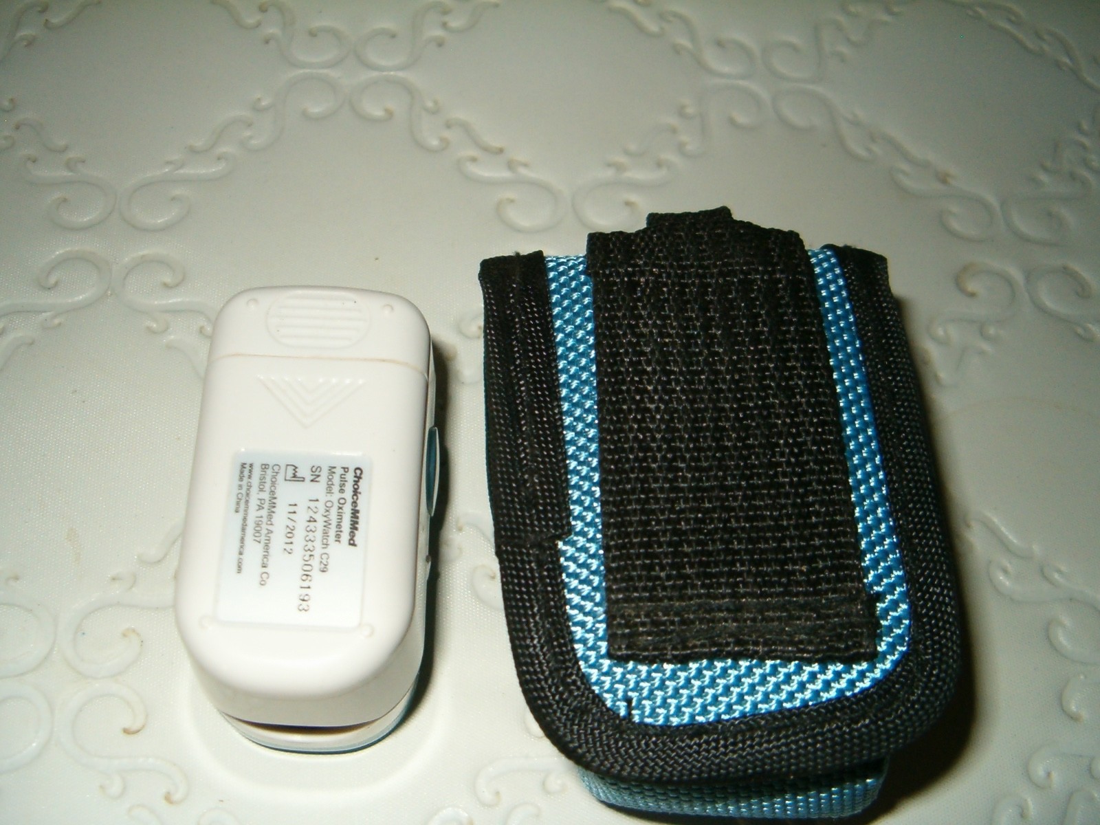 ChoiceMMed OxyWatch C 29 Fingertip Pulse Oximeter w/ Carrying Case