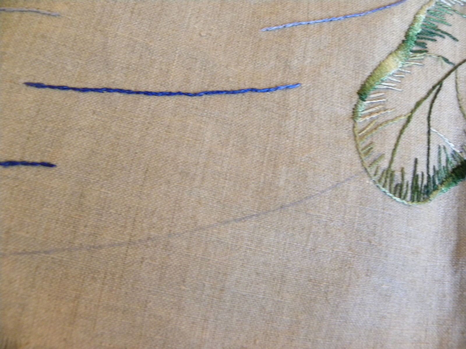 VINTAGE EMBROIDERED WATER LILY LINEN TABLECLOTH 44