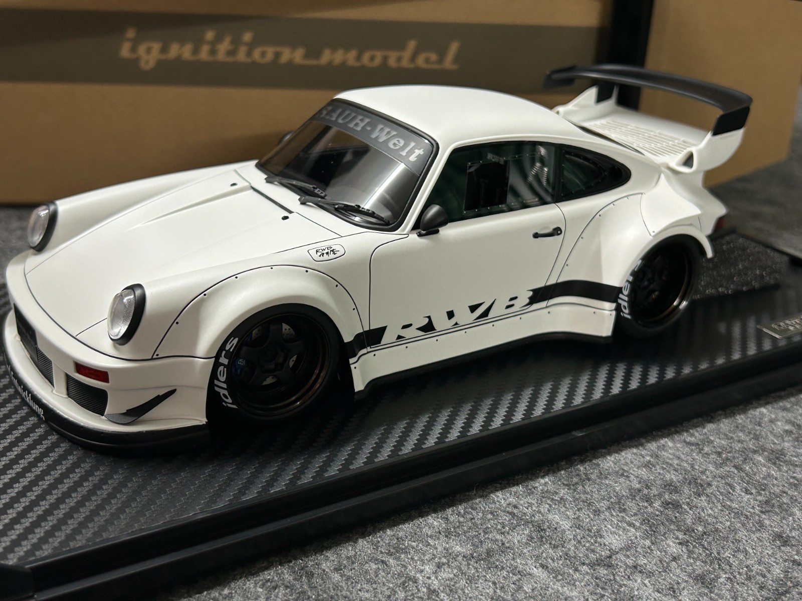 Ignition Model 1:18 Porsche RWB 930 -- Matte White -- IG3696