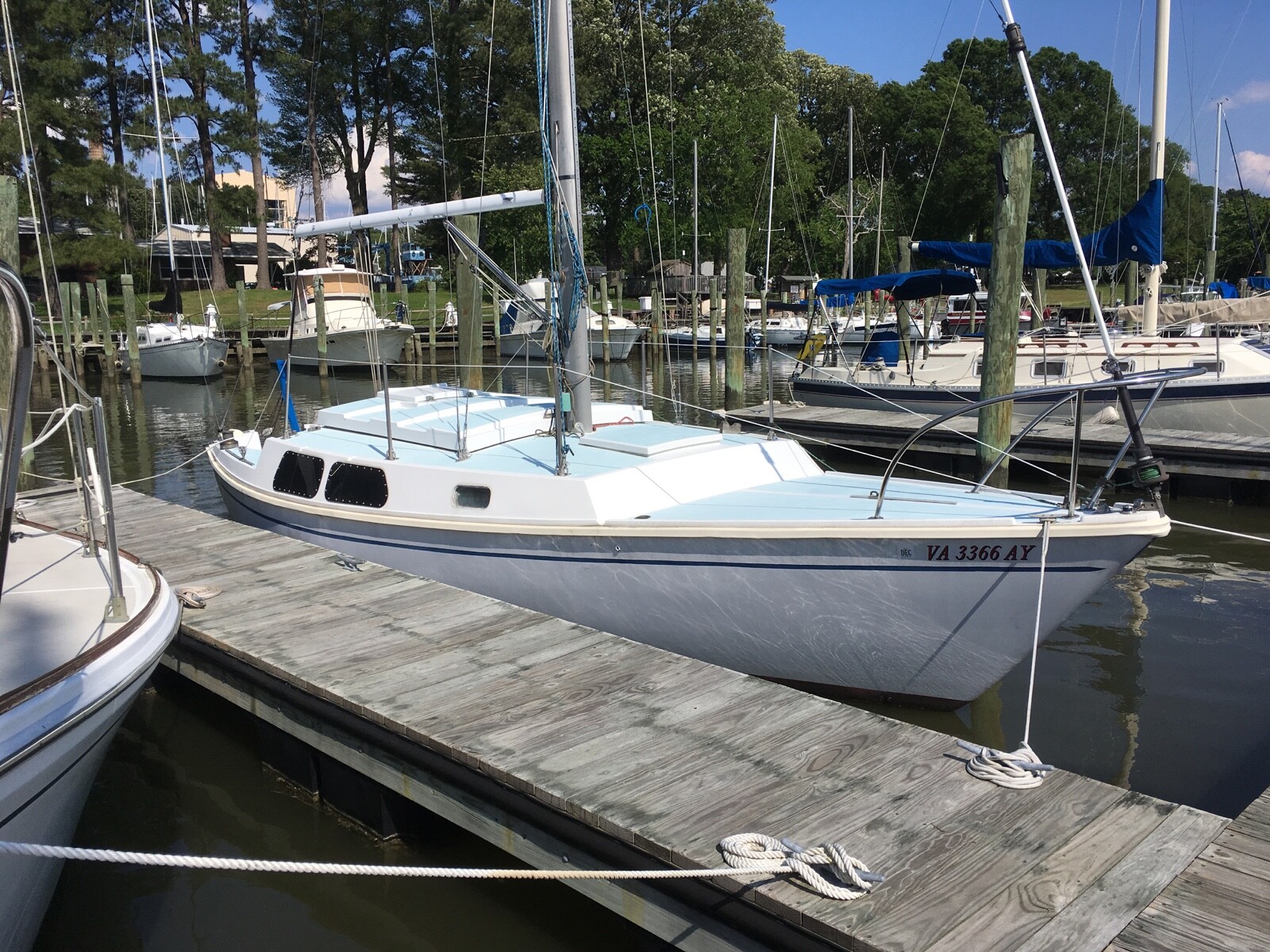 1971 Cal Pop Top 27' Sailboat | Yorktown VA| No Fees & No Reserve