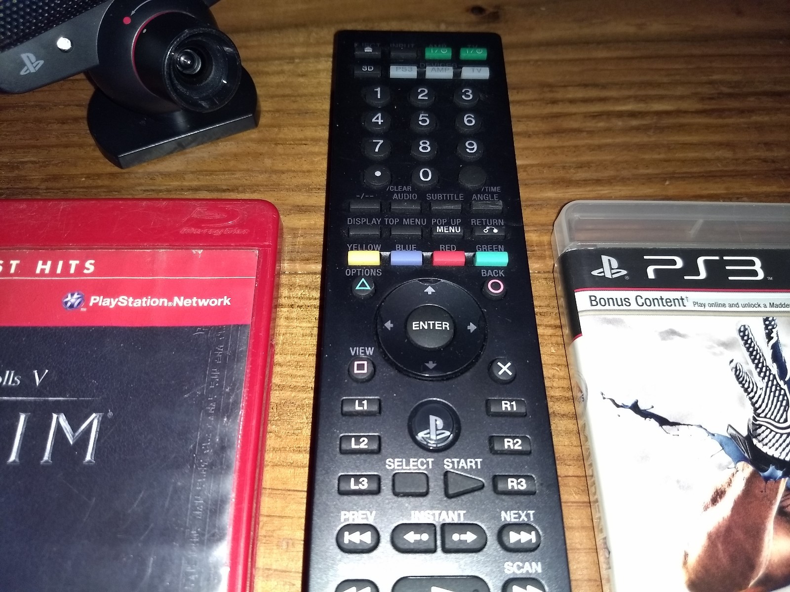 Playstation 3 games and accessories (Skyrim / Sony Remote / etc...)