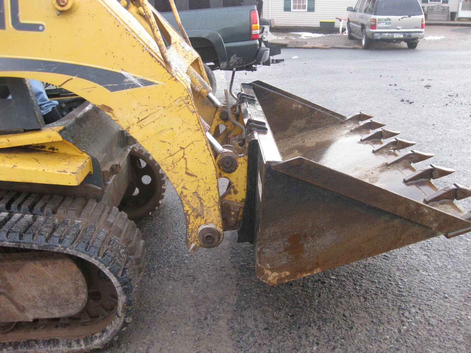 2007 GEHL CTL70 Skidsteer (track loader). 2130 hrs.  ROPS.  aux hyd,.2 speed.