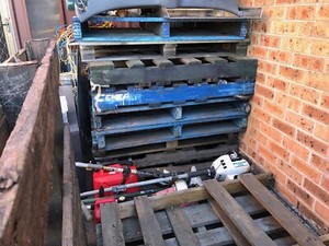 Free to pick up pallets .first to pickup | Building ...