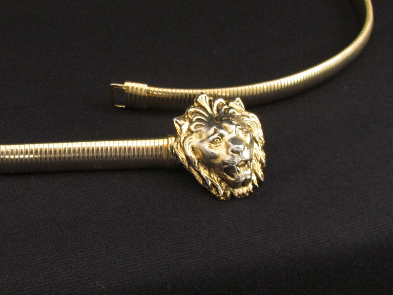 VINTAGE Anne Klein Signed Serpentine Belt Gold Tone, Stretch, Lion Head Buckle