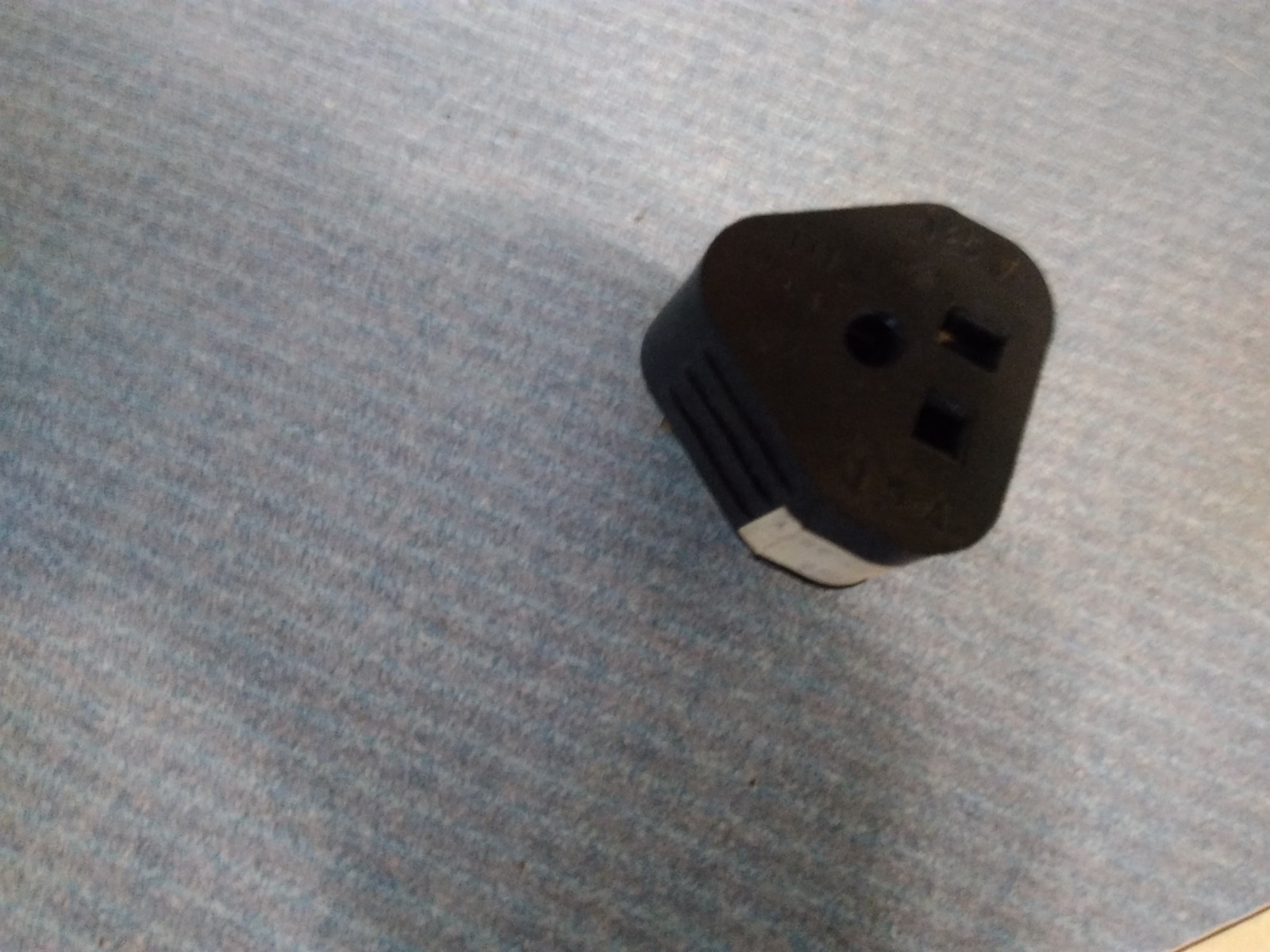 125 volt triangle 15 a 3 prong wall