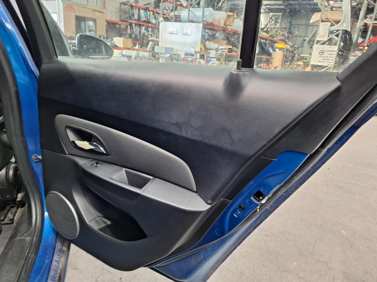 HOLDEN CRUZE JG-JH 03/2009-01/2017 RIGHT REAR DOOR WINDOW - thumbnail 10