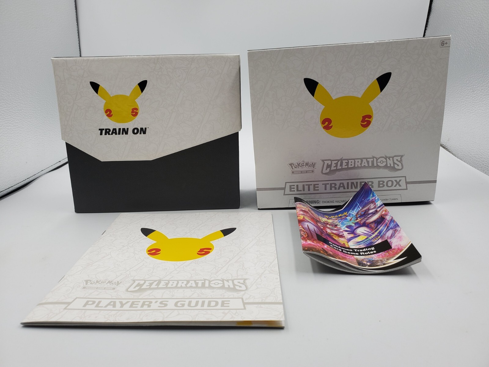 25th Celebrations Elite trainer box 海外版 Pokémon TCG: 25th Anniversary Celebrations Elite Trainer Box