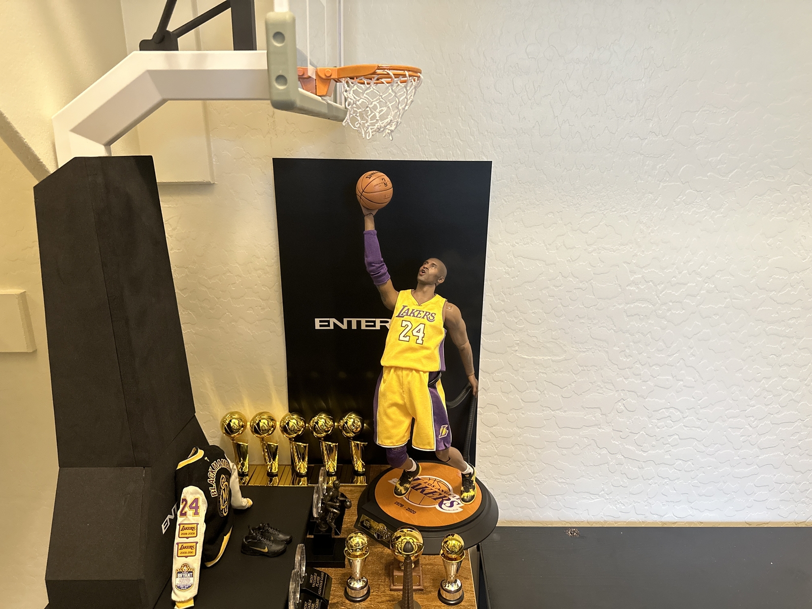 Enterbay Real Masterpieces 1/6 NBA LA Lakers Kobe Bryant Enterbay Real Masterpieces 1/6 NBA LA Lakers Kobe Bryant
