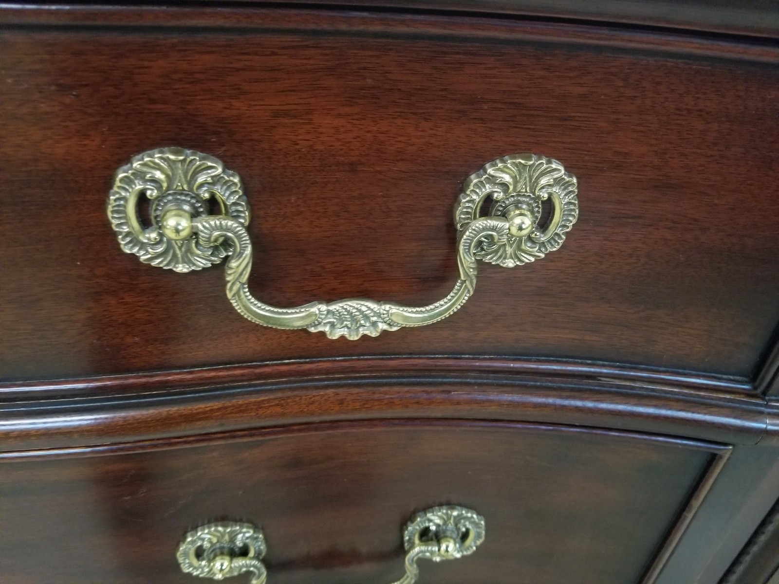 HENKEL HARRIS SERVER SIDEBOARD WITH GALLERY MAHOGANY