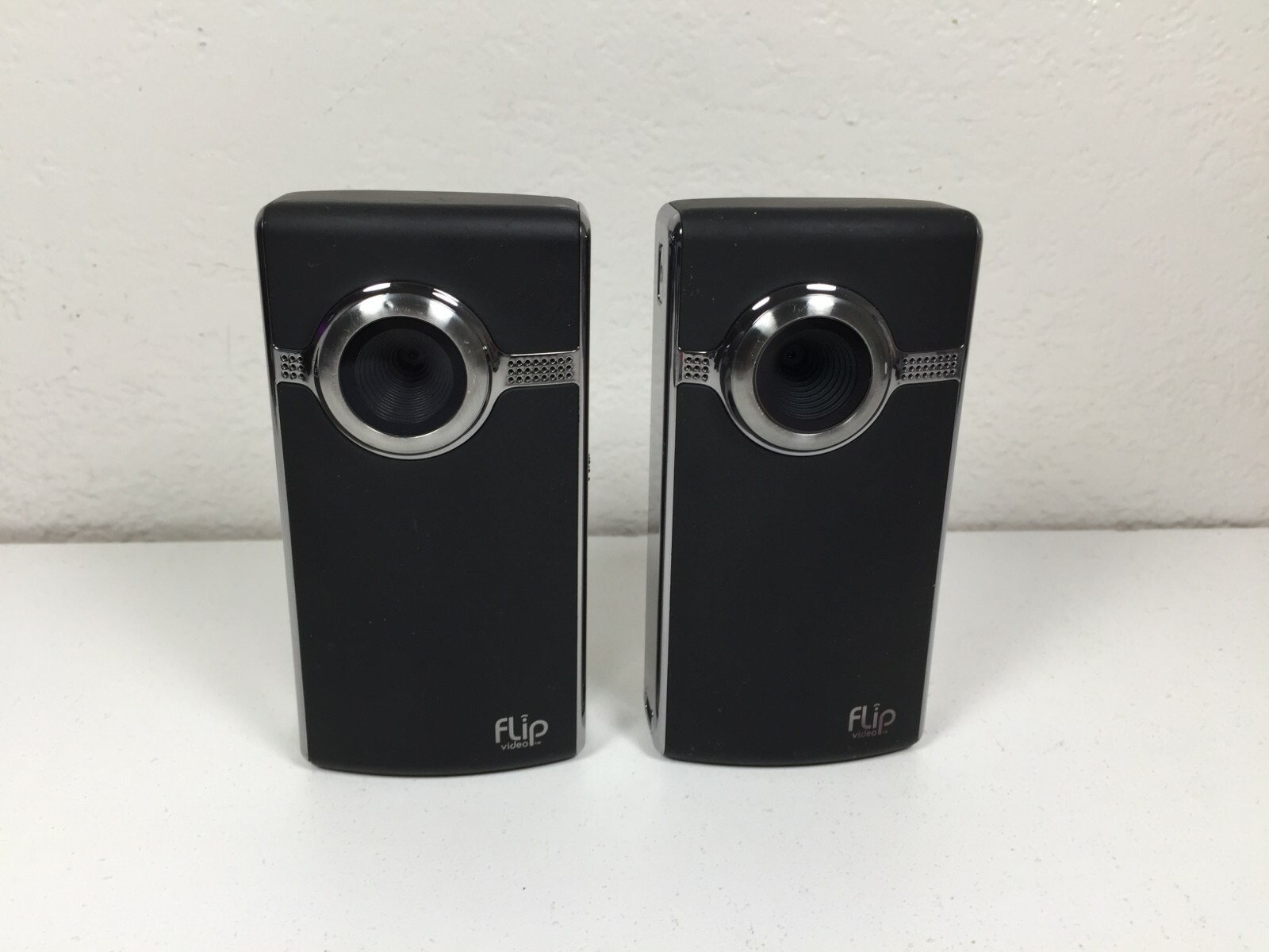 Lot of 2 Flip Video Ultra HD U2120B 2nd Generation