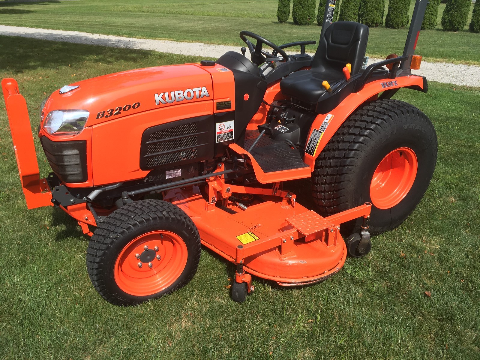 Kubota B3200 Tractor with 72