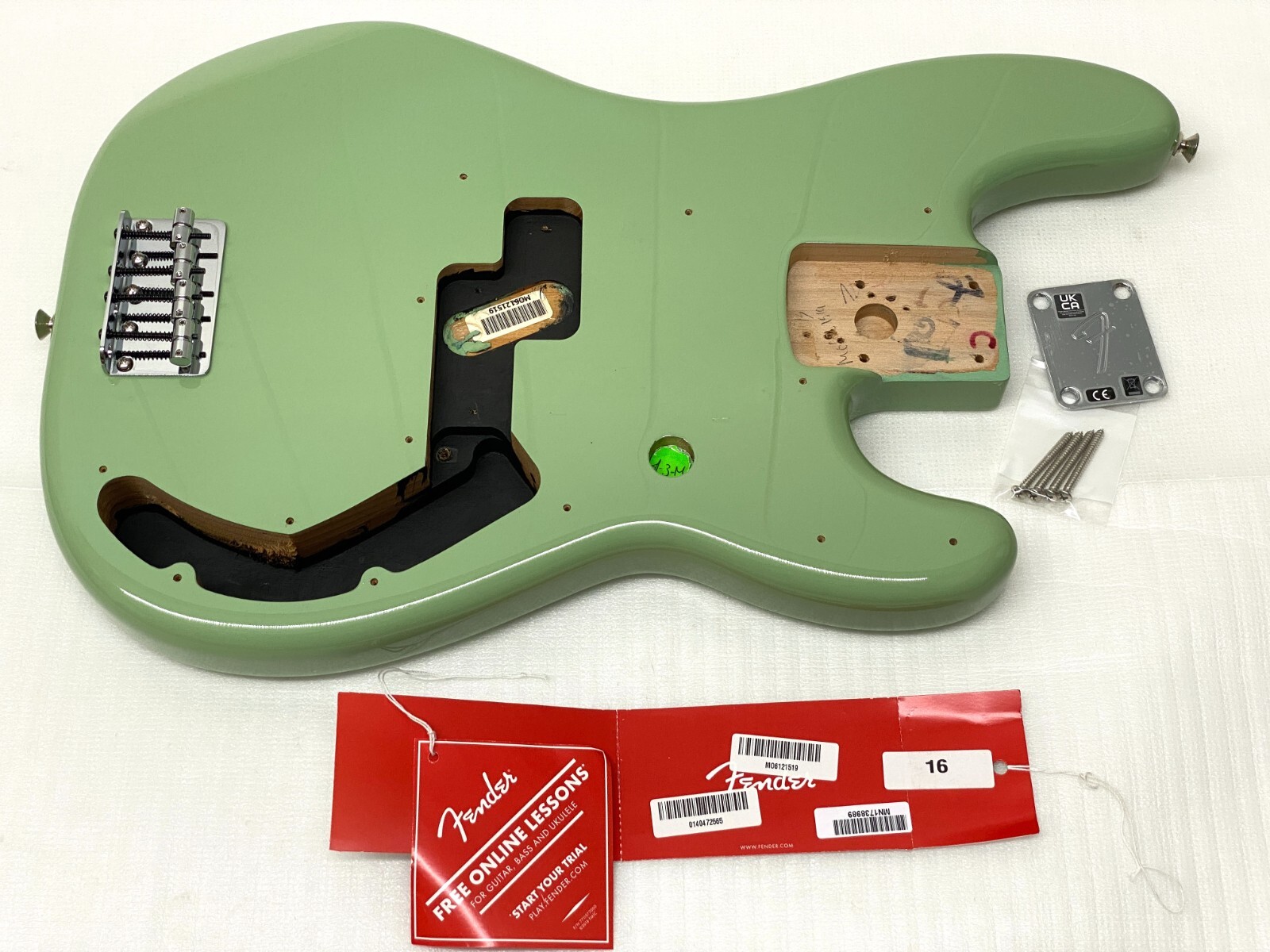 【最安値】Fender precision bass Player Amazon.com: Fender Player Plus Precision Bass, Olympic Pearl